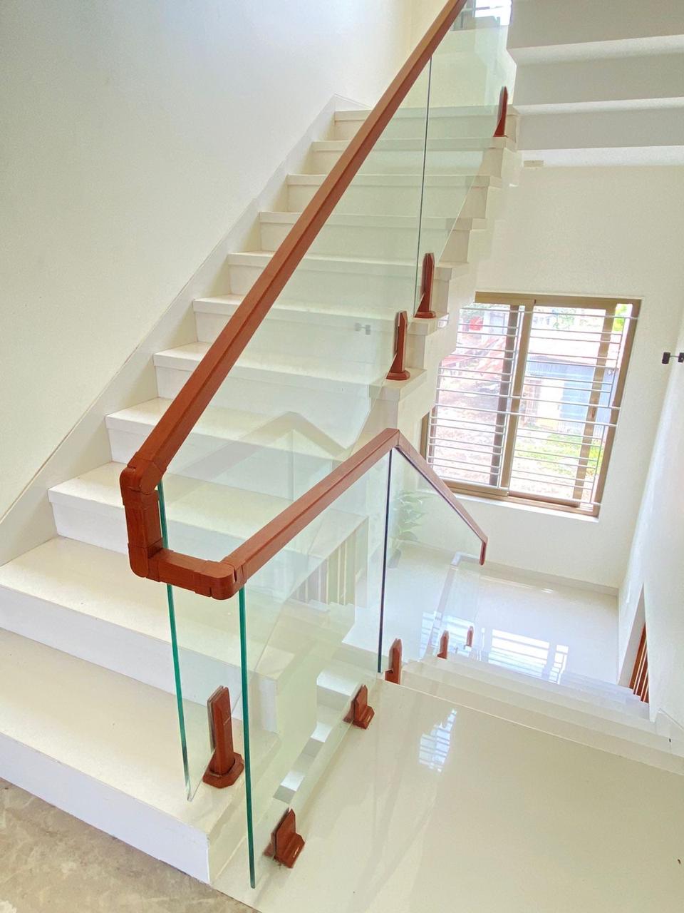 Wood and glass staircase railing